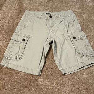 Urban Company, men’s cargo shorts, size 32